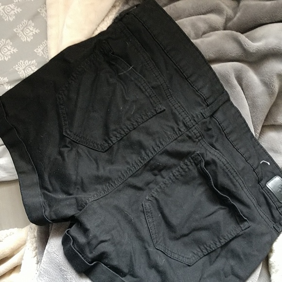 Shorts - Picture 3 of 3